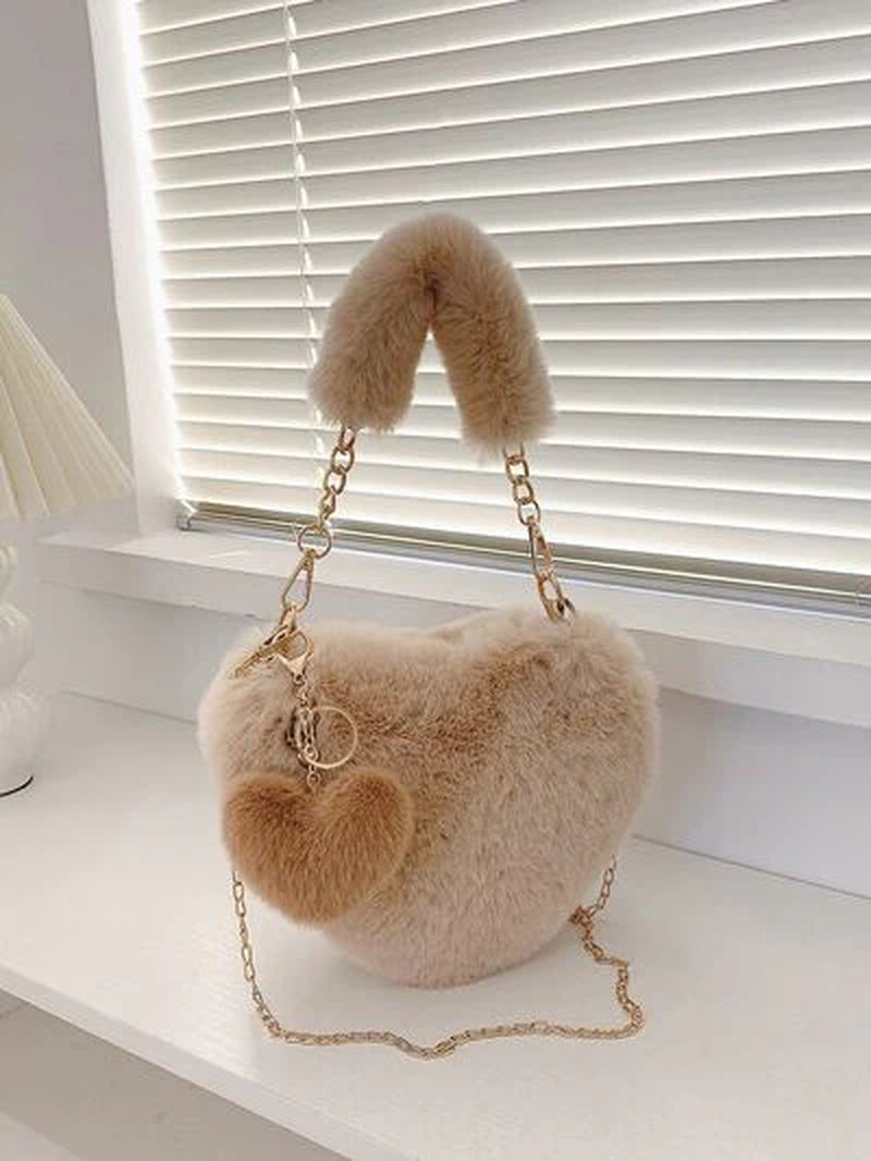 Luxury Heart-Shaped Faux Fur Handbag – Trendy & Stylish Women’s Clutch